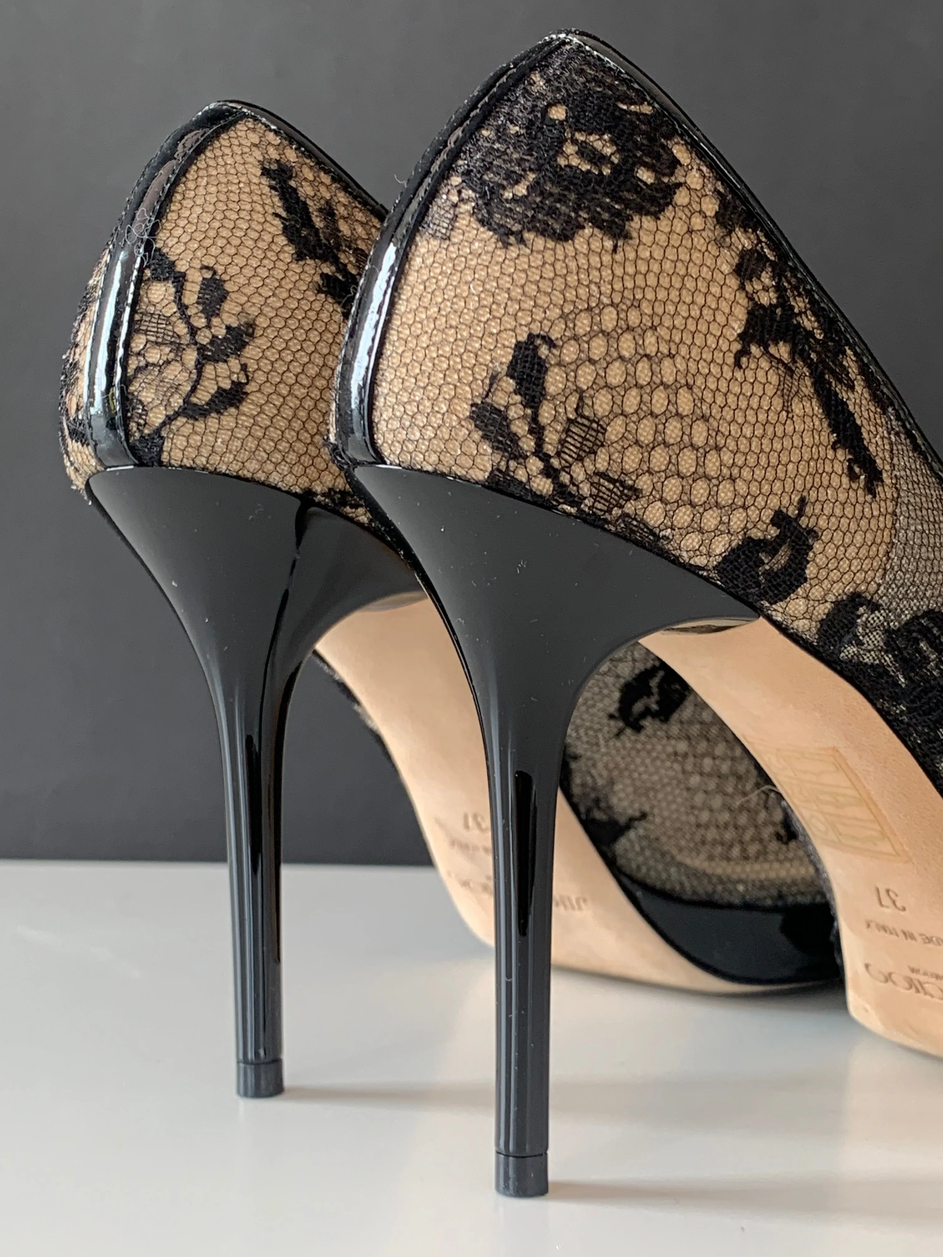 <B>JIMMY CHOO</B> <BR>Luna Lace Peep Toe Pumps 37